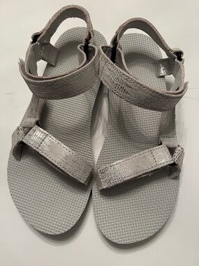 Teva Women’s Metallic Silver Adjustable Strap Sandals Size 9